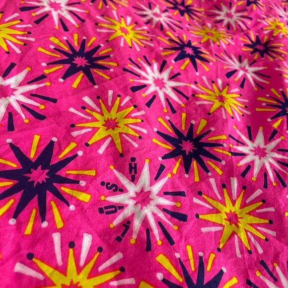 Lush Reusable Gift Wrap Scarf Snow Fairy Pink Starburst Measuring 27in by 27in - Picture 2 of 8